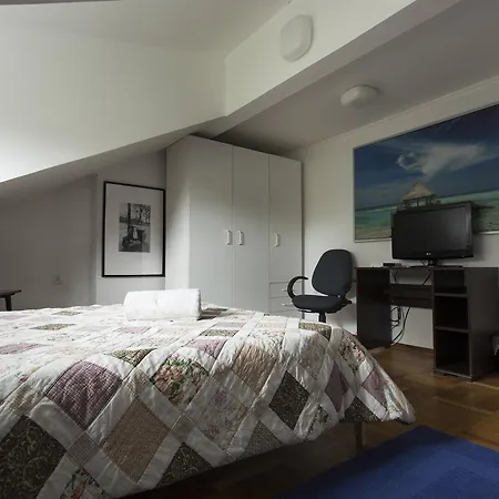 Rent0Nline Brwinow Rooms Privatunterkunft Brwinow
