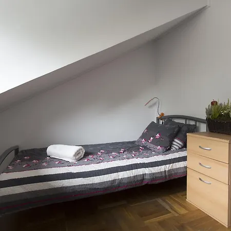 Privatunterkunft Rent0Nline Brwinow Rooms Brwinow