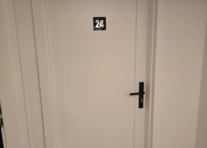 Homestay Rent0Nline Brwinow Rooms *